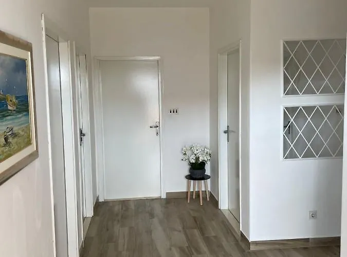 아파트 Apartman Megi 로고즈니차