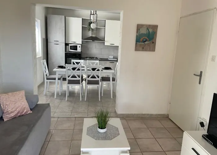 아파트 Apartman Megi 로고즈니차