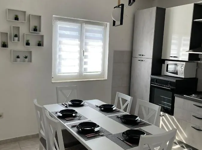 Apartman Megi 로고즈니차