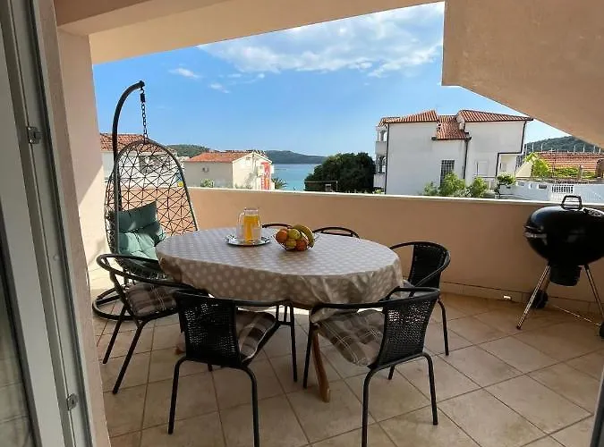 Apartman Megi 로고즈니차